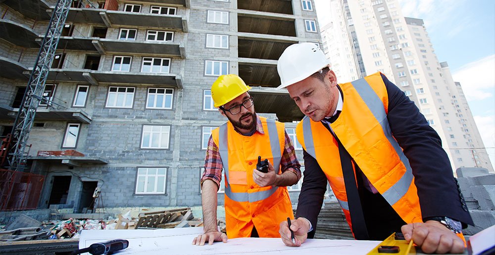 Construction site supervision service ensuring quality and project progress